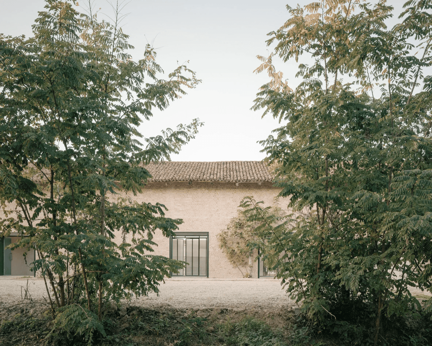 We Rural: Minimalistyczna Renowacja od Archisbang - nowoczesna stodoła ...